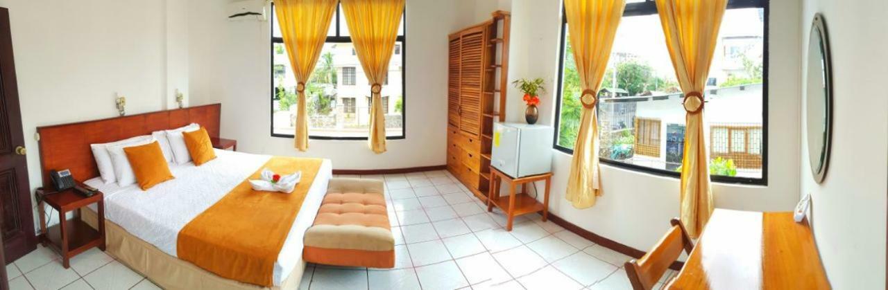 Hotel Dejavu Puerto Ayora  Zewnętrze zdjęcie